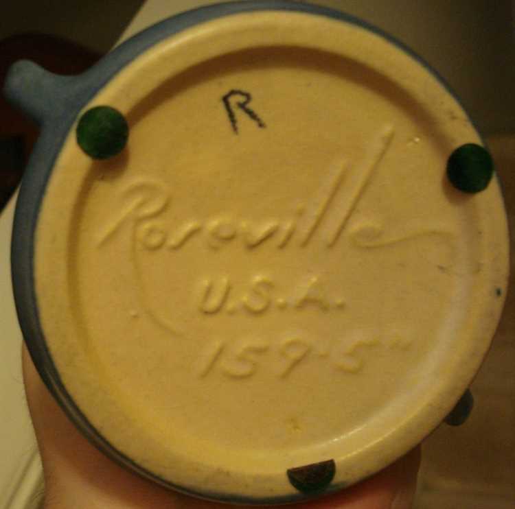 Does Roseville Pottery have a mark?