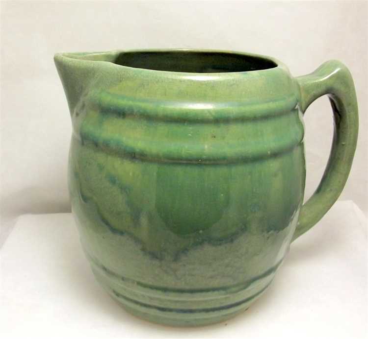 What is the oldest pottery company in the USA?