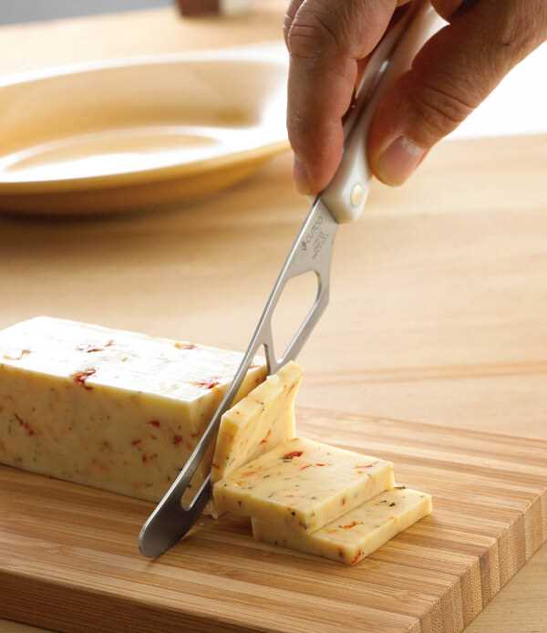 Benefits of Using Wooden Cheese Knives