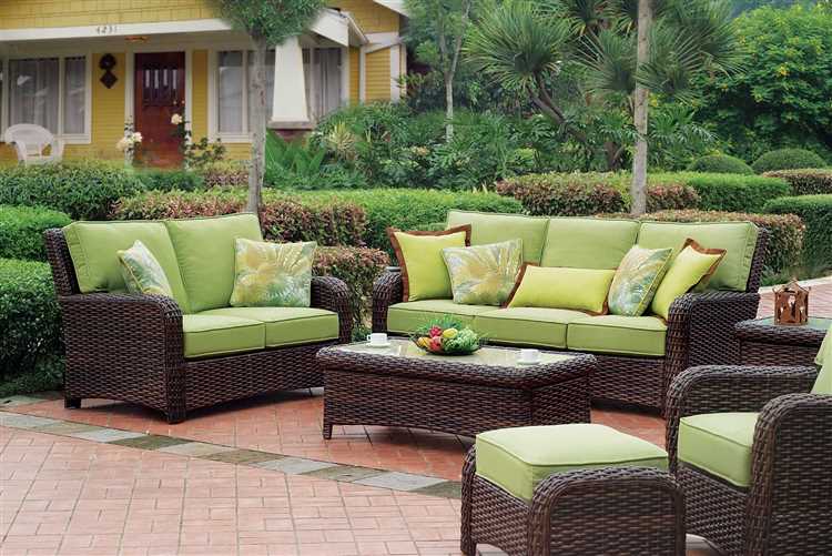 Wooden Patio Furniture: Creating Outdoor Oases with Handmade Comfort
