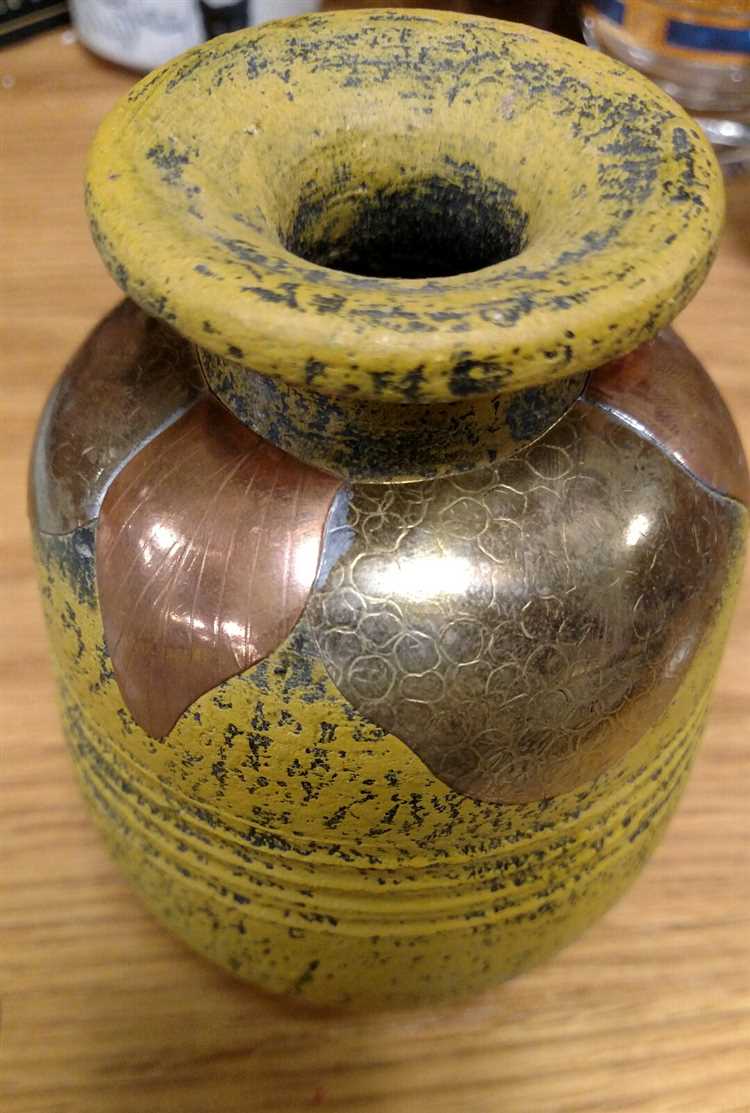 Identifying Antique Pottery: A Guide for Enthusiasts and Collectors