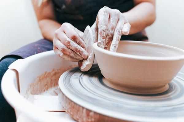 Beginner’s Guide: How to Use a Pottery Wheel