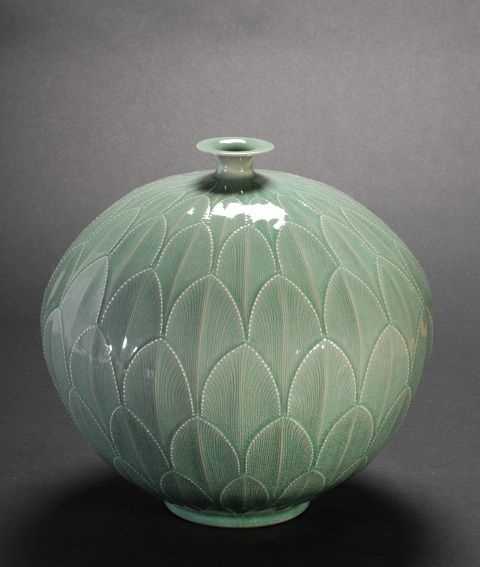What is celadon pottery?