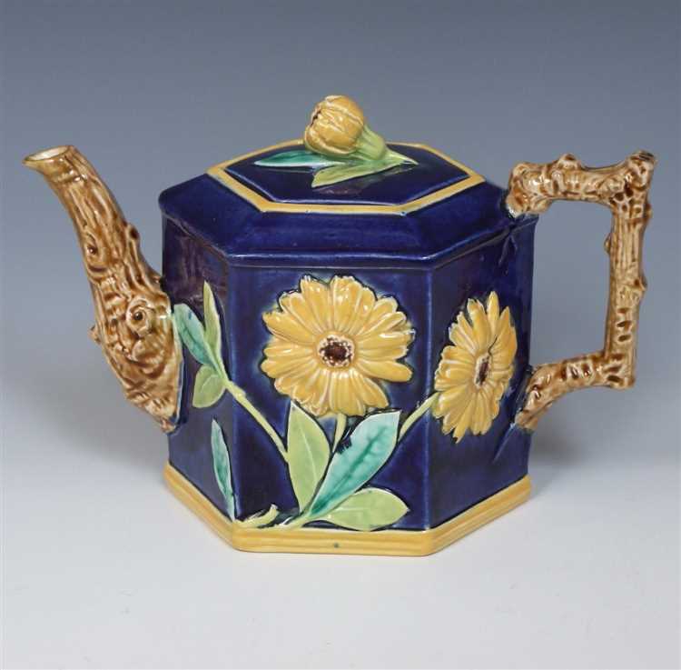 What is majolica pottery