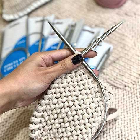 Overview of Airline Policies on Knitting Needles