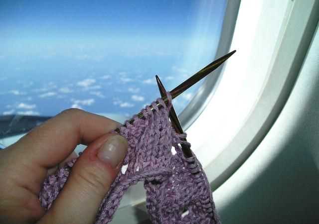 Is it allowed to bring knitting needles on the plane?