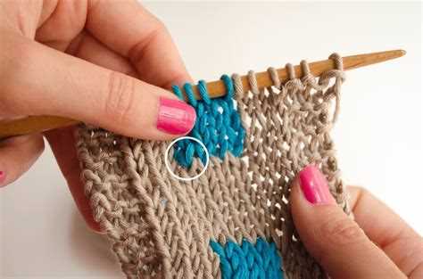 How to change colors when knitting