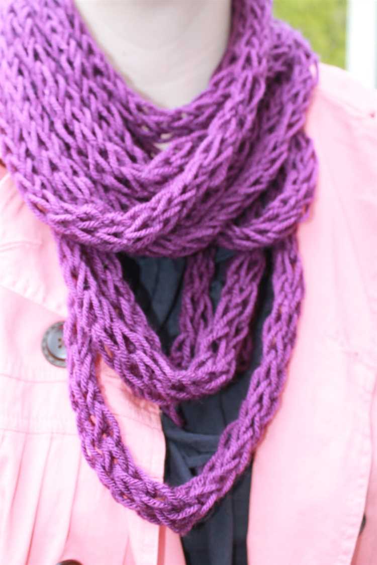 Step-by-Step Guide on Closing a Knitted Scarf