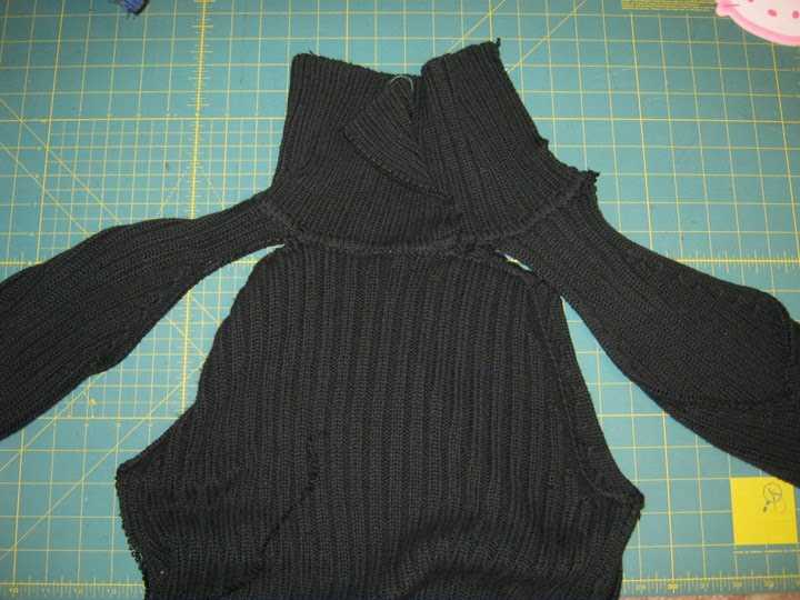 Steps to Repair a Pull in a Fine Knit Sweater