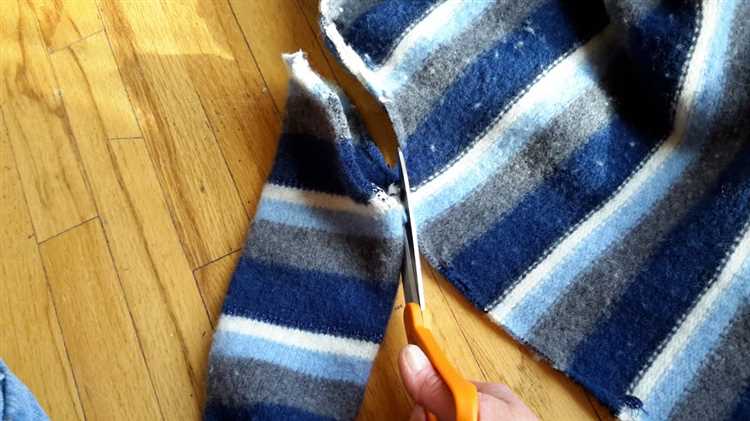 Step-by-Step Guide: How to Hem a Knitted Sweater