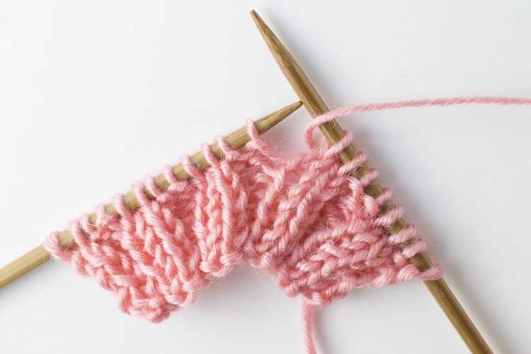 Learn how to knit 2 purl 2 for a stylish and classic stitch pattern
