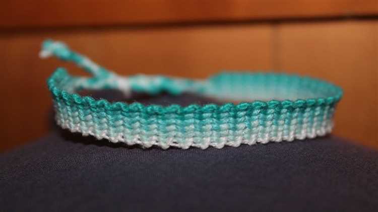 Learn how to knit a bracelet