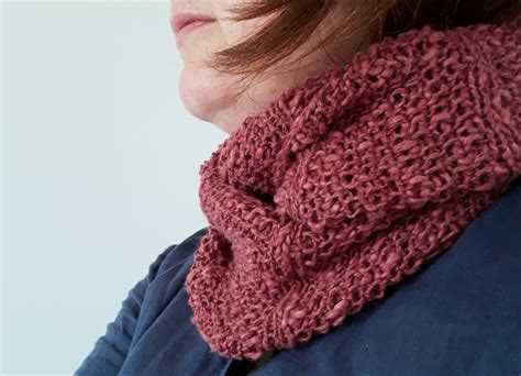 Learn the Perfect Technique to Knit a Cowl