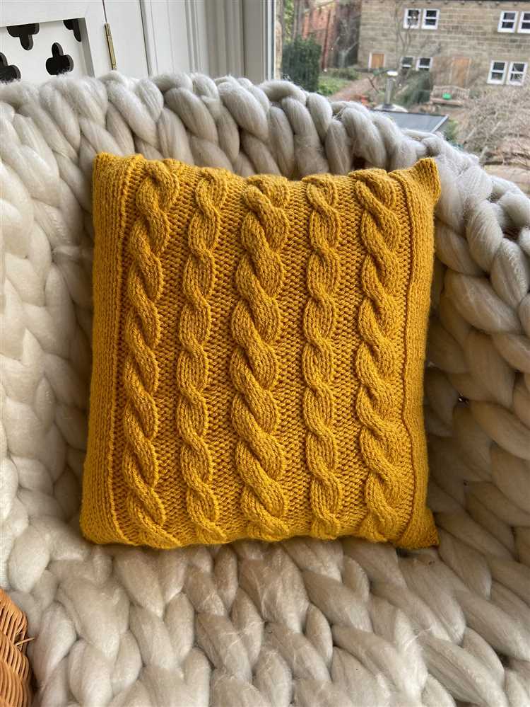  Knit the Back Panel of Your Pillow 