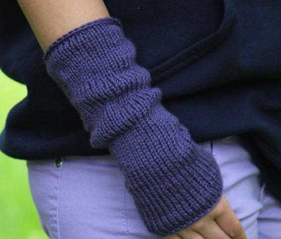 Learn how to knit hand warmers