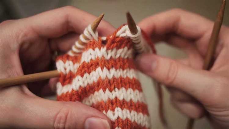 How to Knit Jogless Stripes in the Round