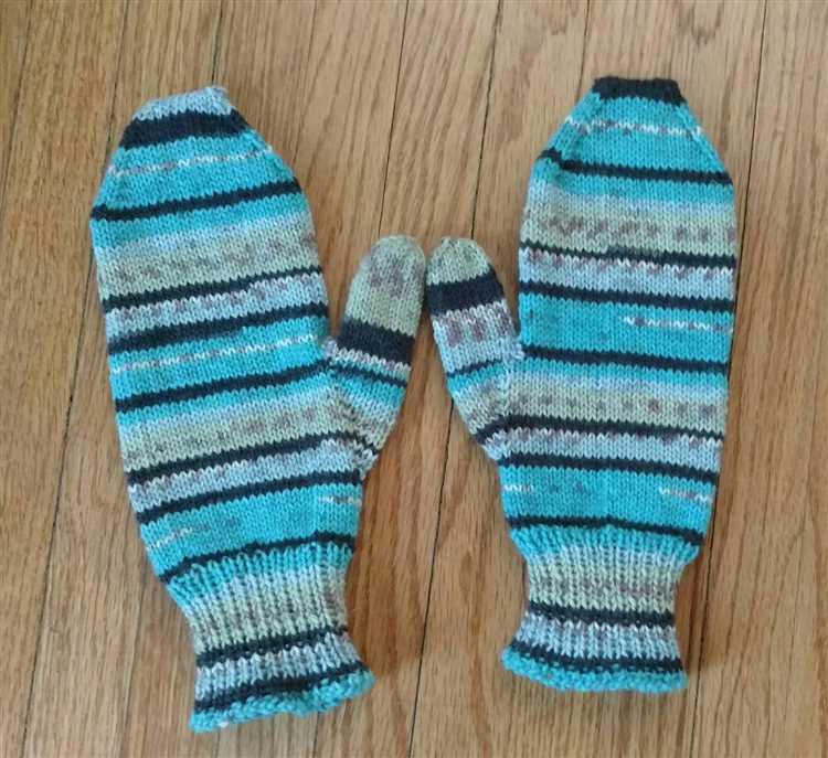 Learn How to Knit Mittens Using Straight Needles