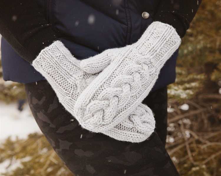 Step-by-Step Guide: Knitting Mittens with Straight Needles