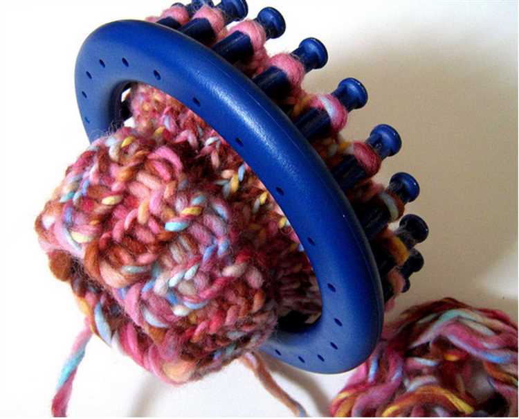 Basic Stitches: Knitting on a Round Loom