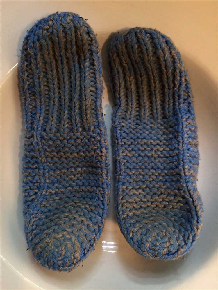 Learn How to Knit Slippers in Easy Steps
