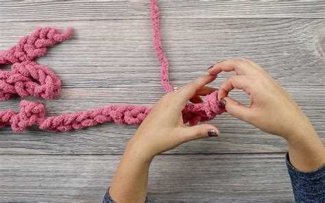 Beginner’s Guide to Knitting with Fingers