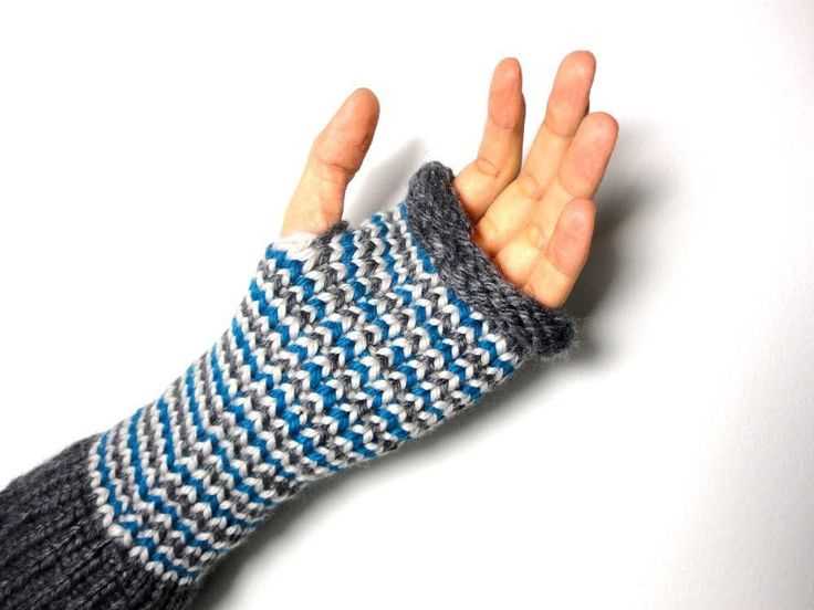 Learn How to Loom Knit Mittens