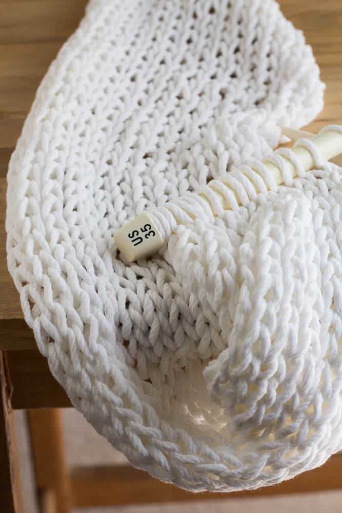 DIY: How to Make a Chunky Knit Pillow by Hand