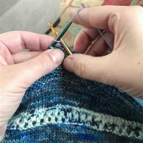 Step-by-Step Guide on Tying Off Your Knitting Project