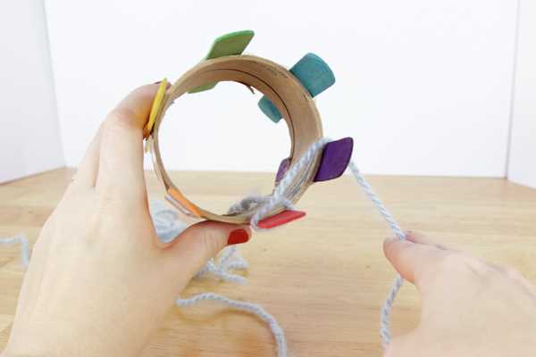 Step by step guide on how to use a knitting loom