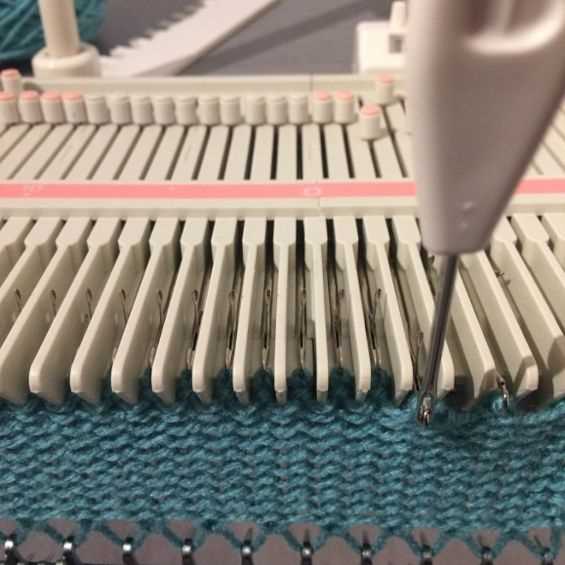 Guide to Using a Knitting Machine