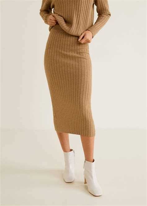Knit Skirt Styling Tips: How to Rock Your Favorite Fall Wardrobe Essential