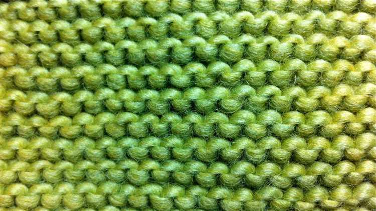 What is garter stitch knitting?