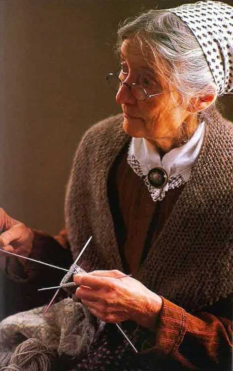Knitting in the Modern Era: A Popular Hobby and Form of Art